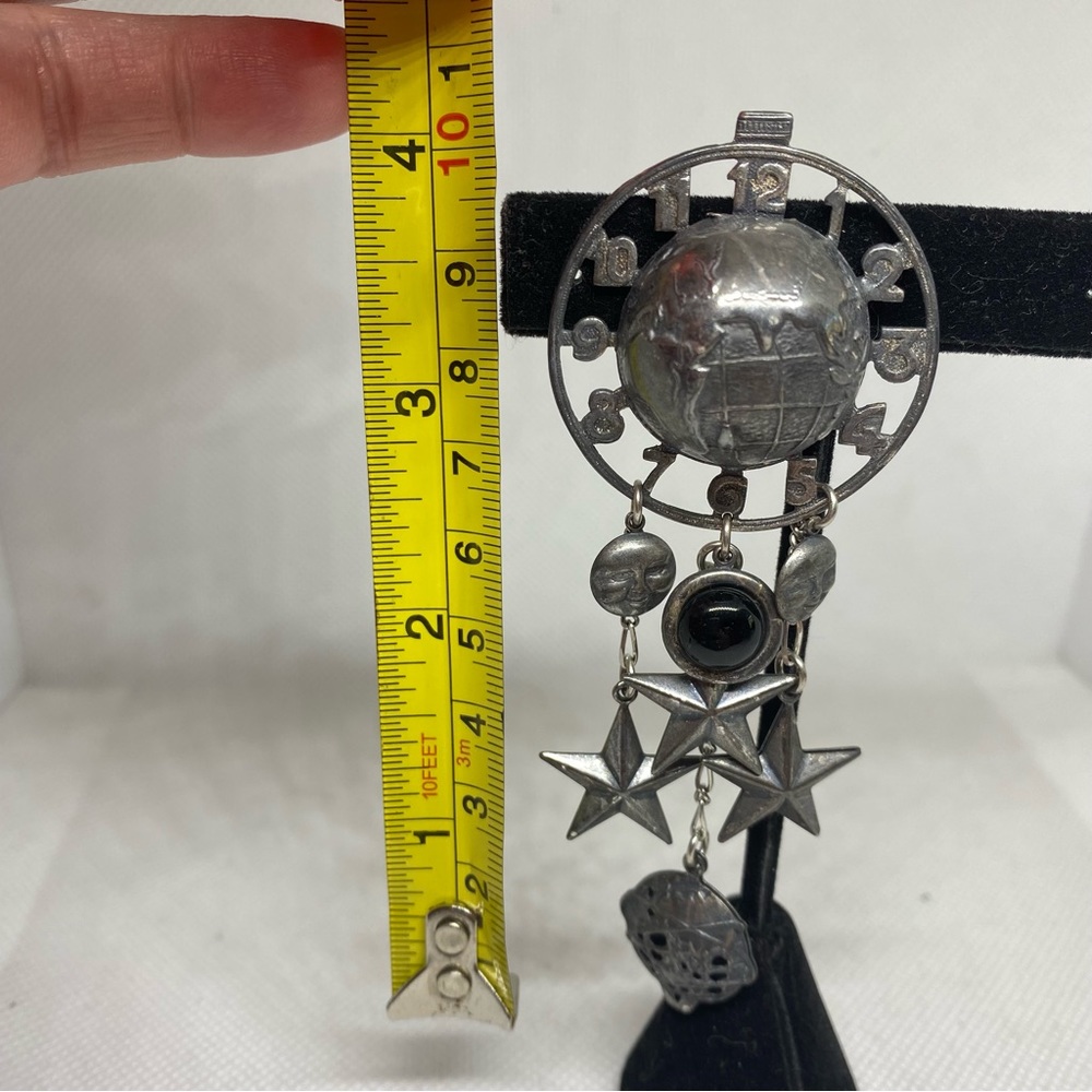 World Clock Brooch - Picture 4 of 7